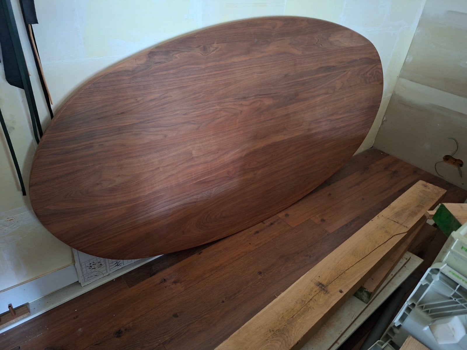 ovale notehouten tafel (4 schuine poten ), Ophalen, Ovaal, 200 cm of meer, 100 tot 150 cm
