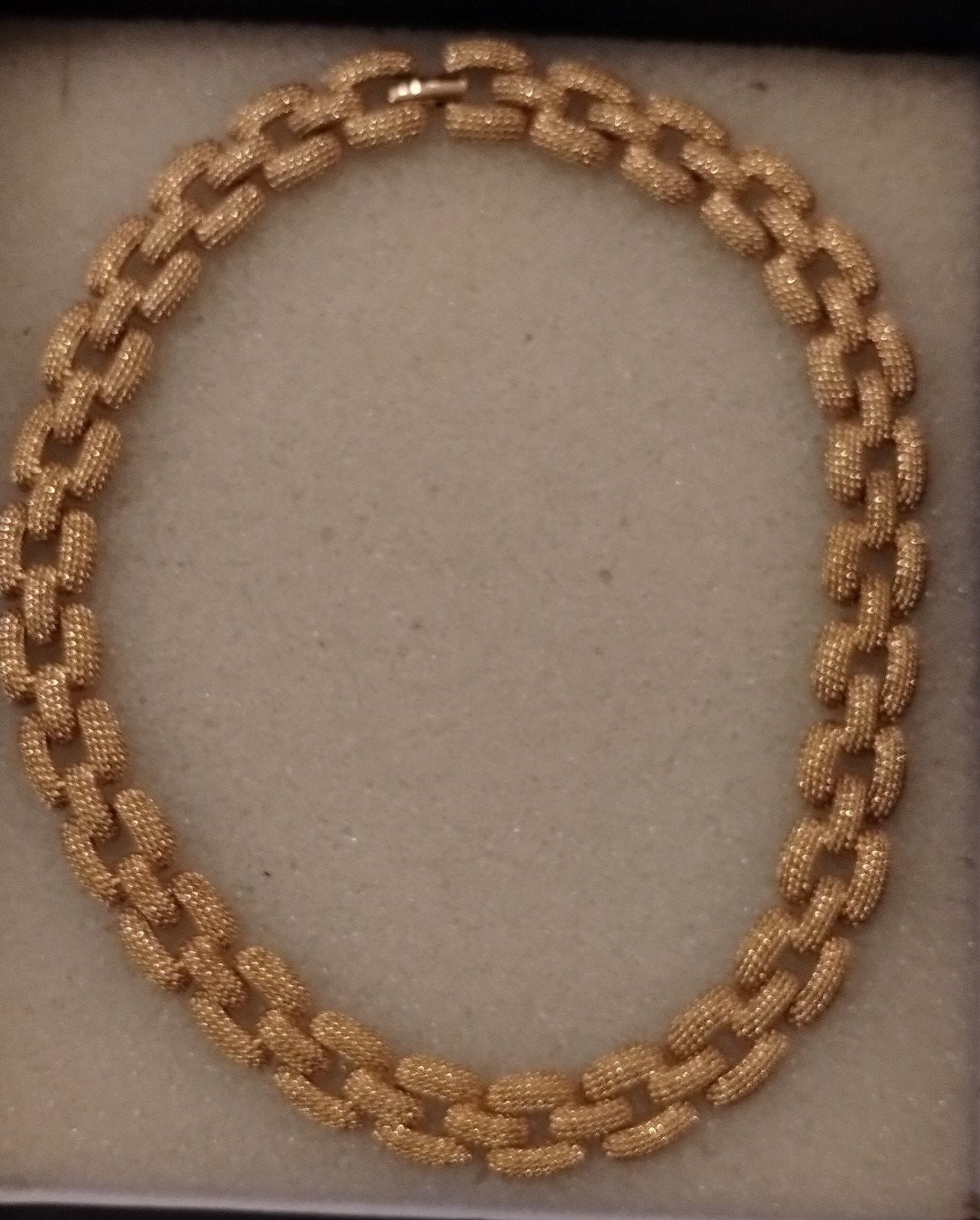 Monet vintage goudkleurige choker ketting, sieraden jaren 80, Sieraden, Tassen en Uiterlijk, Ophalen of Verzenden, Zo goed als nieuw