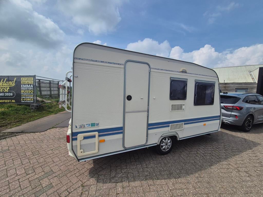 Adria 390 DS Voortent en Luifel 2 Dinette en Treinzit, Caravans en Kamperen, Dwarsbed, Bedrijf, Treinzit, Schokbreker