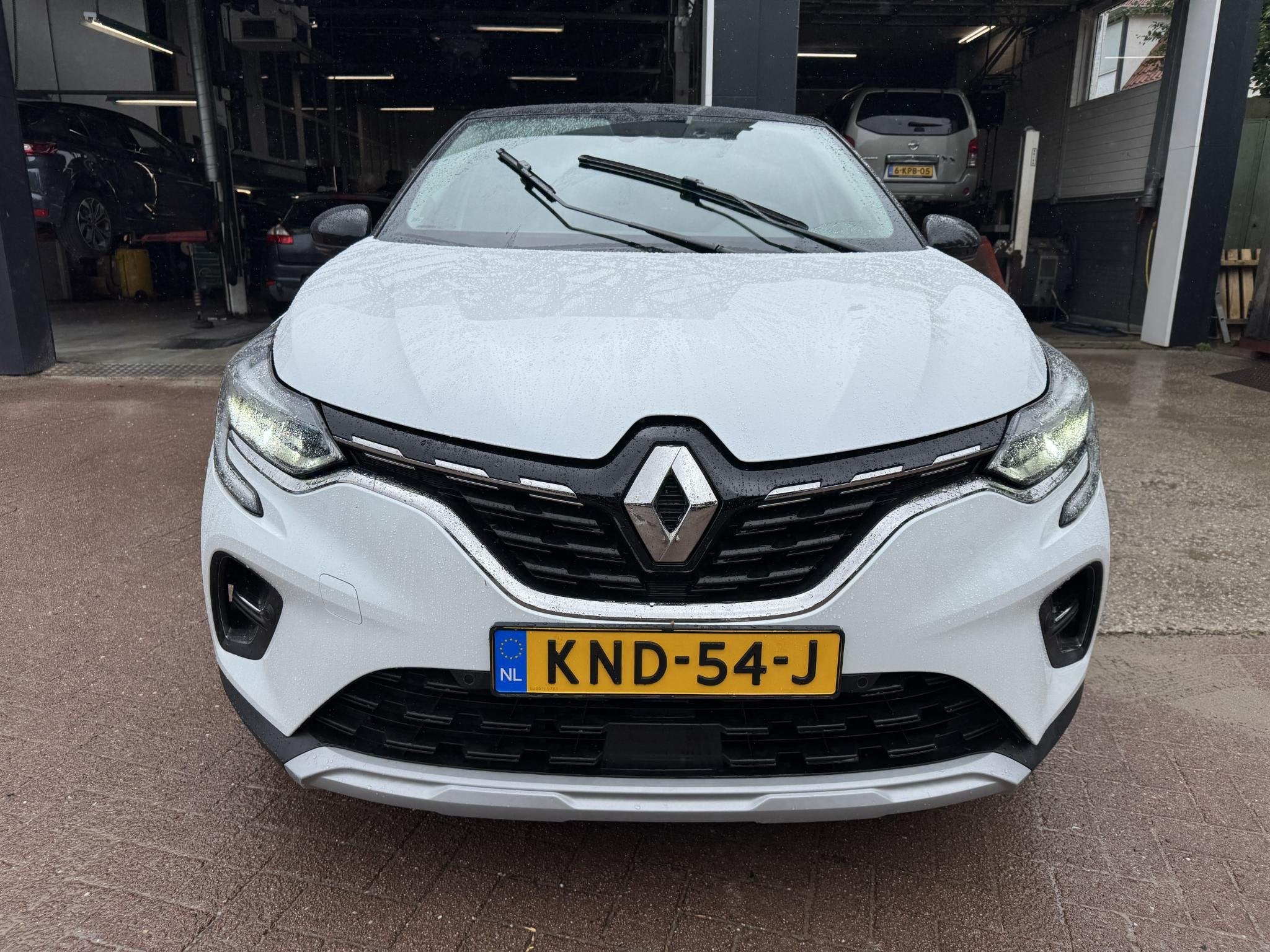 Renault Captur 1.6 E-Tech Hybrid 145 Intens, Auto's, Gebruikt, 715 kg, Leder en Stof, Wit