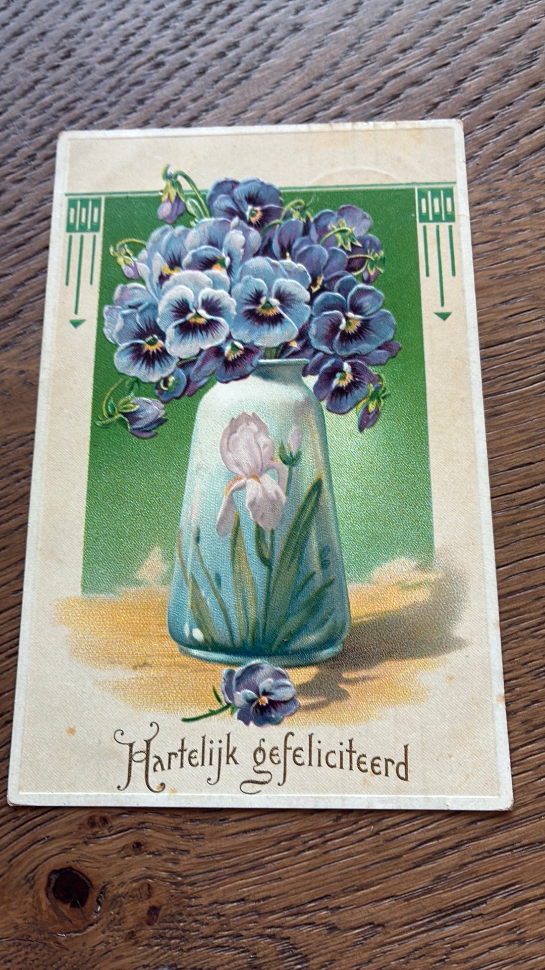 Reliefkaart. Vaas met violen., Ophalen of Verzenden, Voor 1920, Ongelopen