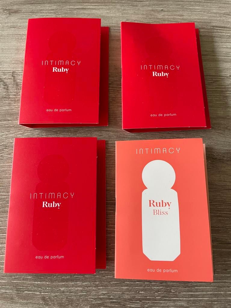 4 samples van Intimacy Ruby Eau de Parfum NIEUW, Sieraden, Tassen en Uiterlijk, Uiterlijk | Parfum, Ophalen of Verzenden, Nieuw