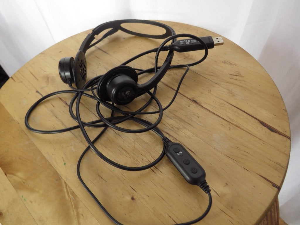 logitech headset A-00011 oorkussens kwijt, Computers en Software, Gebruikt, Logitech, On-ear, Ophalen of Verzenden