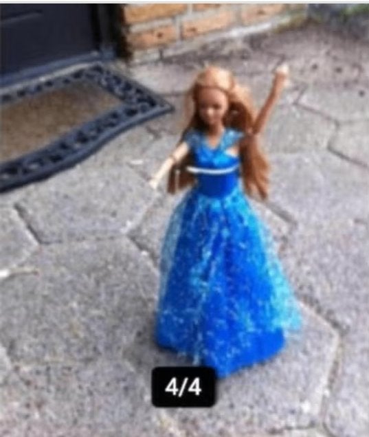 Barbie 2002 Indonesië gaatje in voet, Ophalen of Verzenden, Gebruikt, Barbie