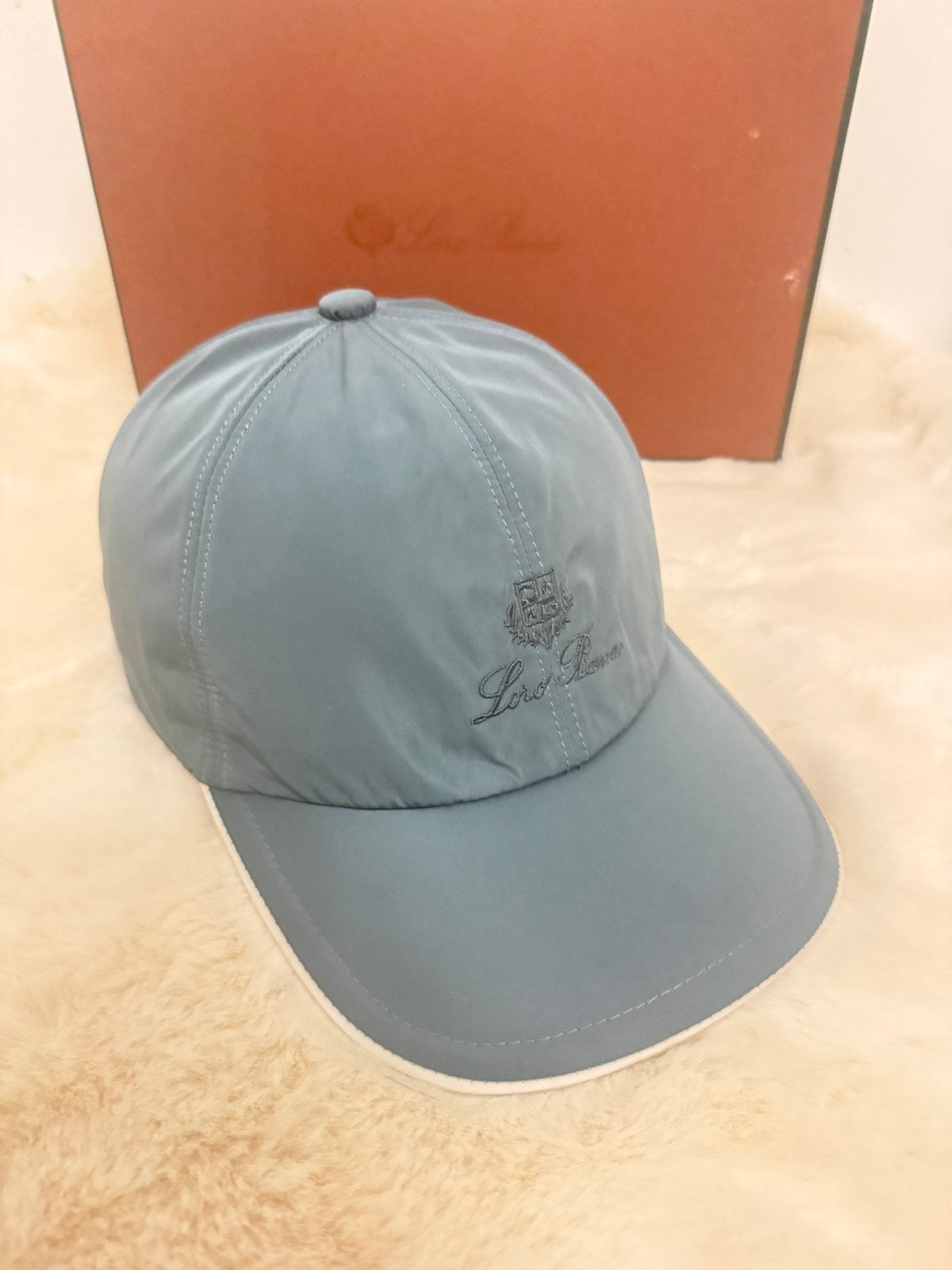 Foto 6 van Loro Piana Pet - 6 Kleuren
