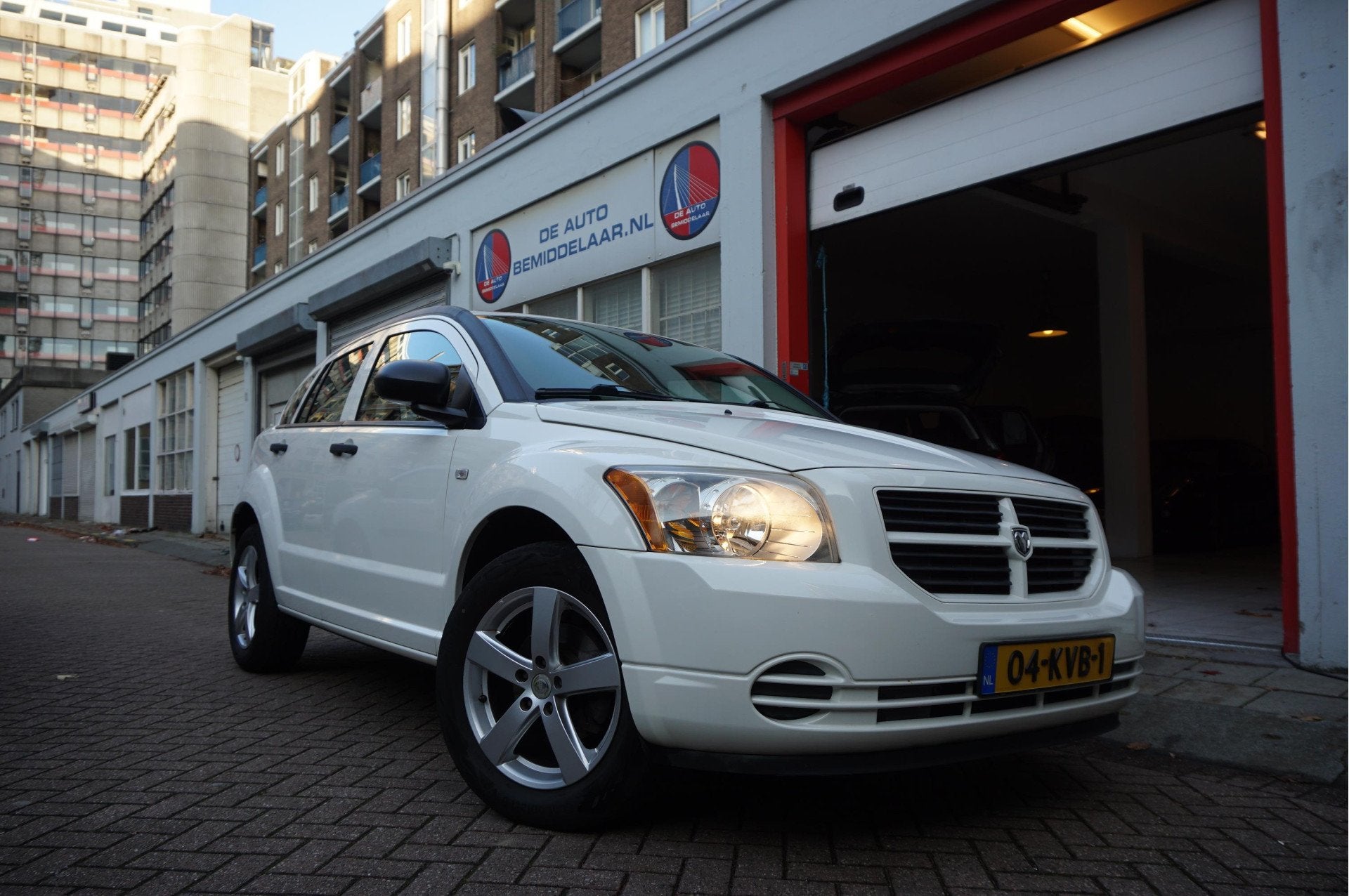 Dodge Caliber 2.0 SXT Automaat | Trekhaak | Sportvelgen | NA, 1998 cc, Gebruikt, Zwart, Wit