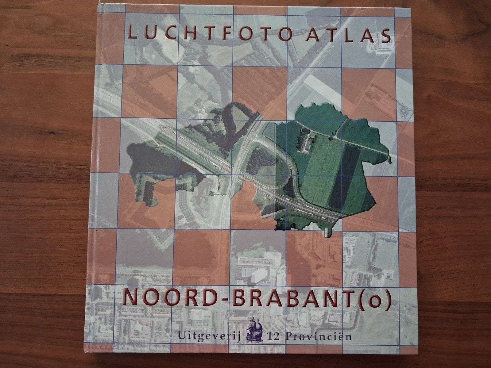 Luchtfoto Atlas Noord-Brabant (o) - Gedetailleerde Kaarten, Gelezen, Overige atlassen, Uitgeverij 12 Provinciën, 2000 tot heden