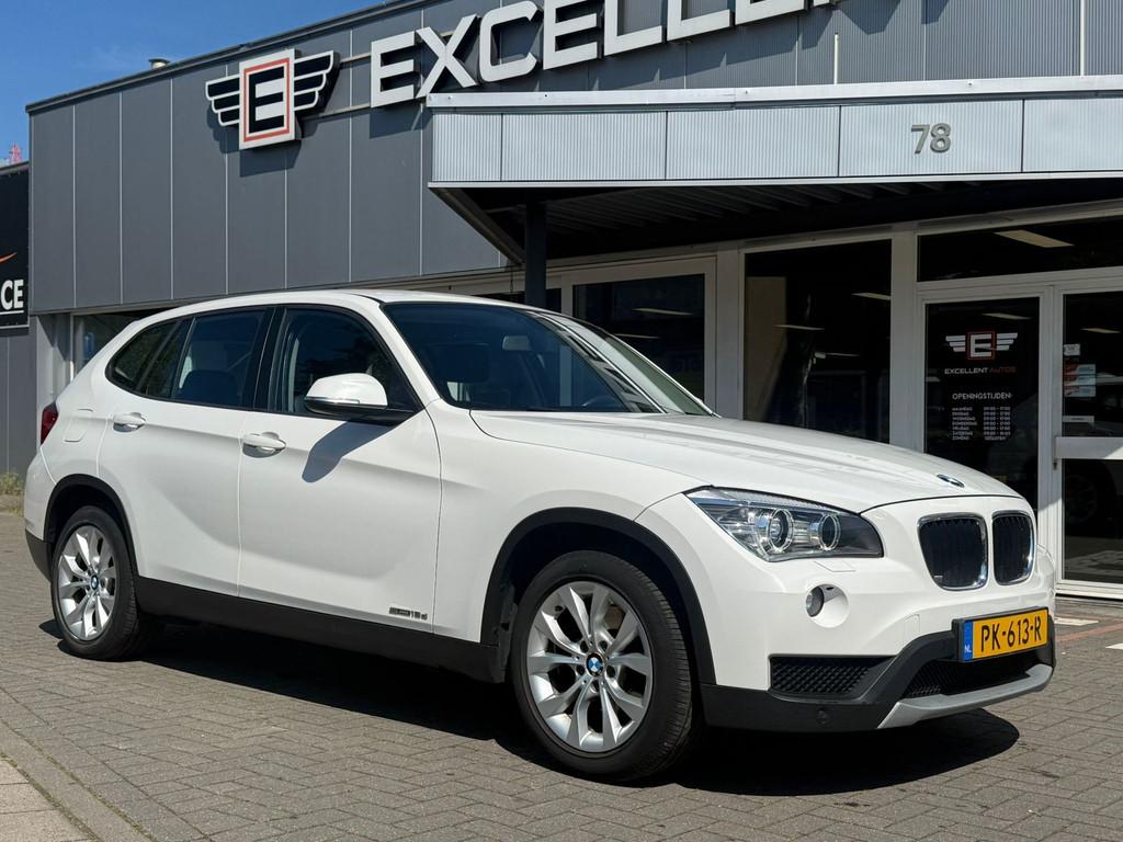 BMW X1 SDrive18d Business Automaat | Leder | Navi, Auto's, BMW, Euro 5, Achterwielaandrijving, Zwart, Wit