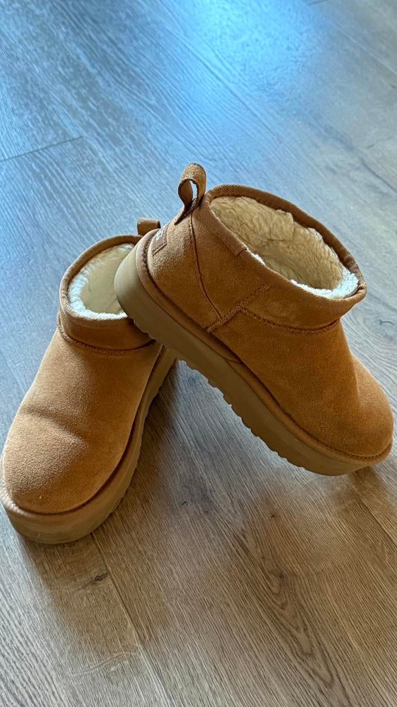 Ugg Classic Ultra Mini Platform - 38, Kleding | Dames, Schoenen, Ophalen of Verzenden, Zo goed als nieuw, Bruin