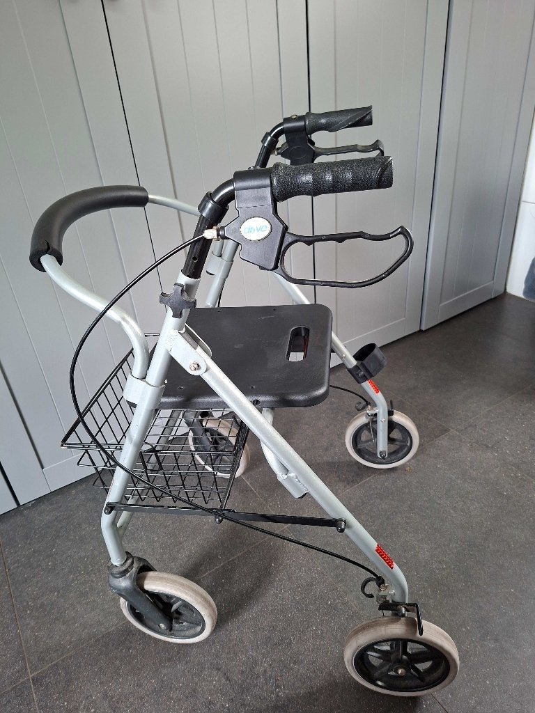 Rollator lichtgewicht met mandje en inklapbaar, Ophalen, Opvouwbaar, Gebruikt
