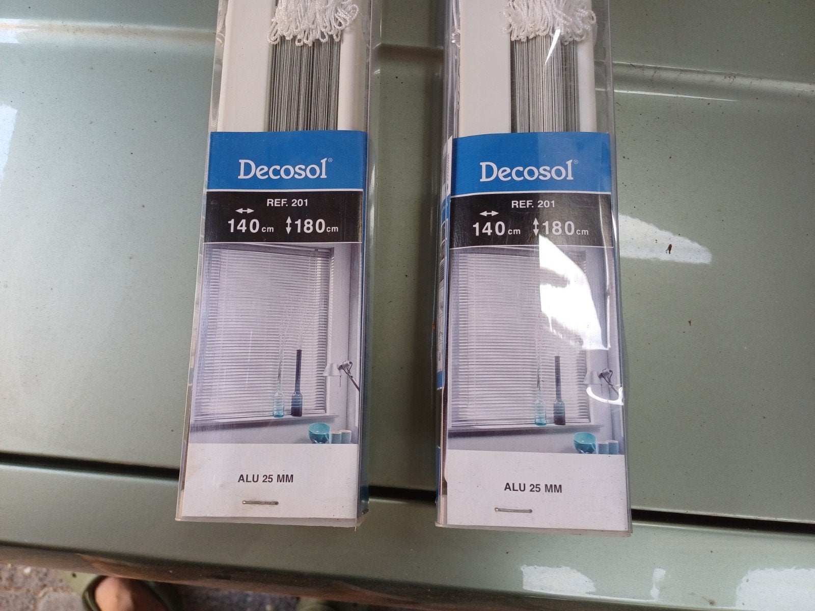 NIEUW 2 stuks decosol luxaflex alu 25 wit, Ophalen, Wit, Lamellen, In te korten