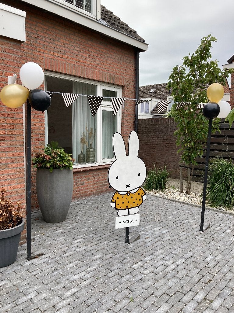 Te huur: Geboortebord Nijntje (Oker), Kinderen en Baby's, Kraamcadeaus en Geboorteborden, Zo goed als nieuw, Geboortebord, Ophalen