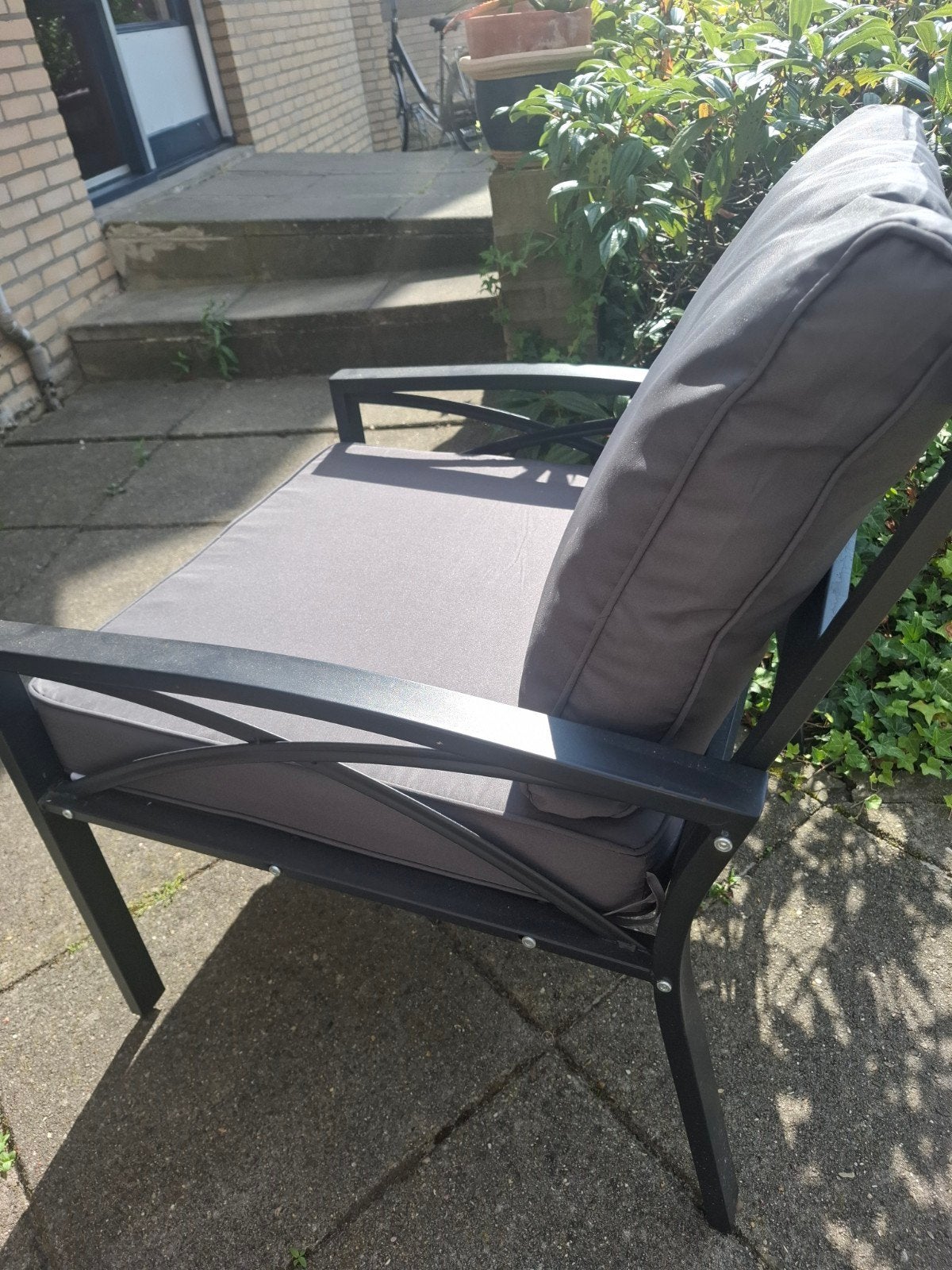 Vida xl zwart 2 x metalen tuinstoelen met buitenkussens zgan, Ophalen, Zo goed als nieuw, Metaal