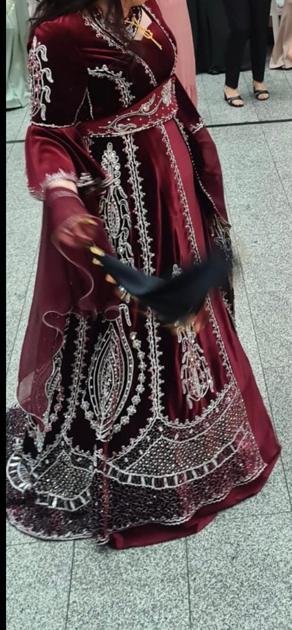 Fluwelen jurk met diamantjes incl tiara, Ophalen, Galajurk, Zwart, Maat 42/44 (L)