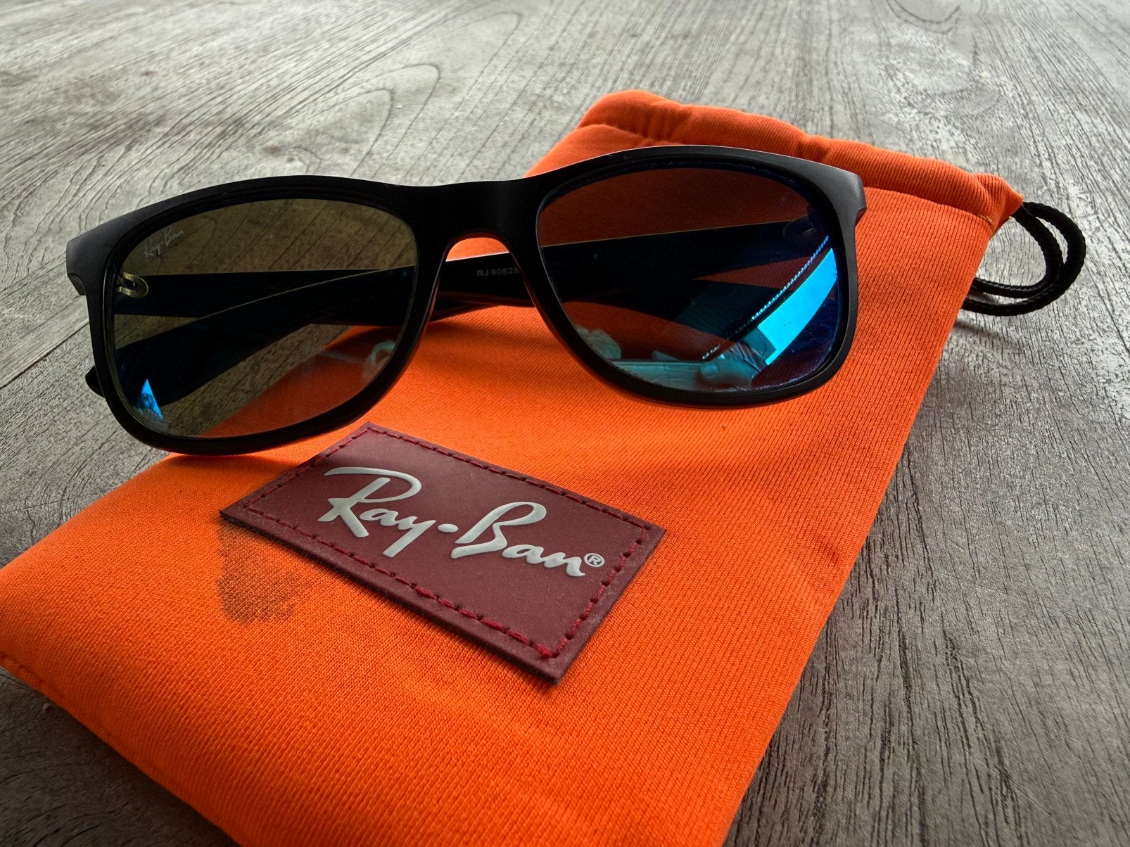 Ray-Ban junior zonnebril, Ophalen of Verzenden, Zo goed als nieuw, Zonnebril, Zwart