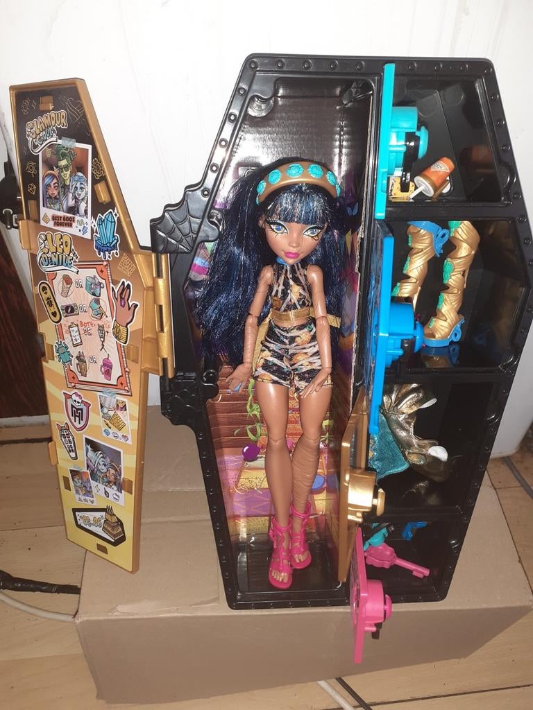 Monster High Cleo De Nile pop met kist en accessoires, Ophalen of Verzenden, Nieuw, Overige typen