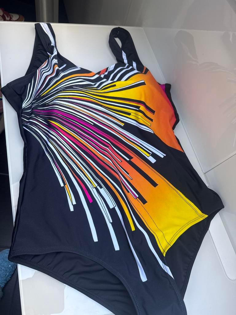 Zwart Badpak met Kleurrijke Strepen - Maat 44, Kleding | Dames, Badmode en Zwemkleding, Ophalen of Verzenden, Nieuw, Zwart, Badpak