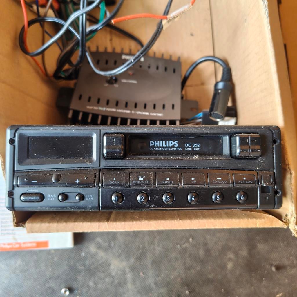 Oude auto radio Philips DC352, Auto diversen, Autoradio's, Ophalen of Verzenden, Zo goed als nieuw