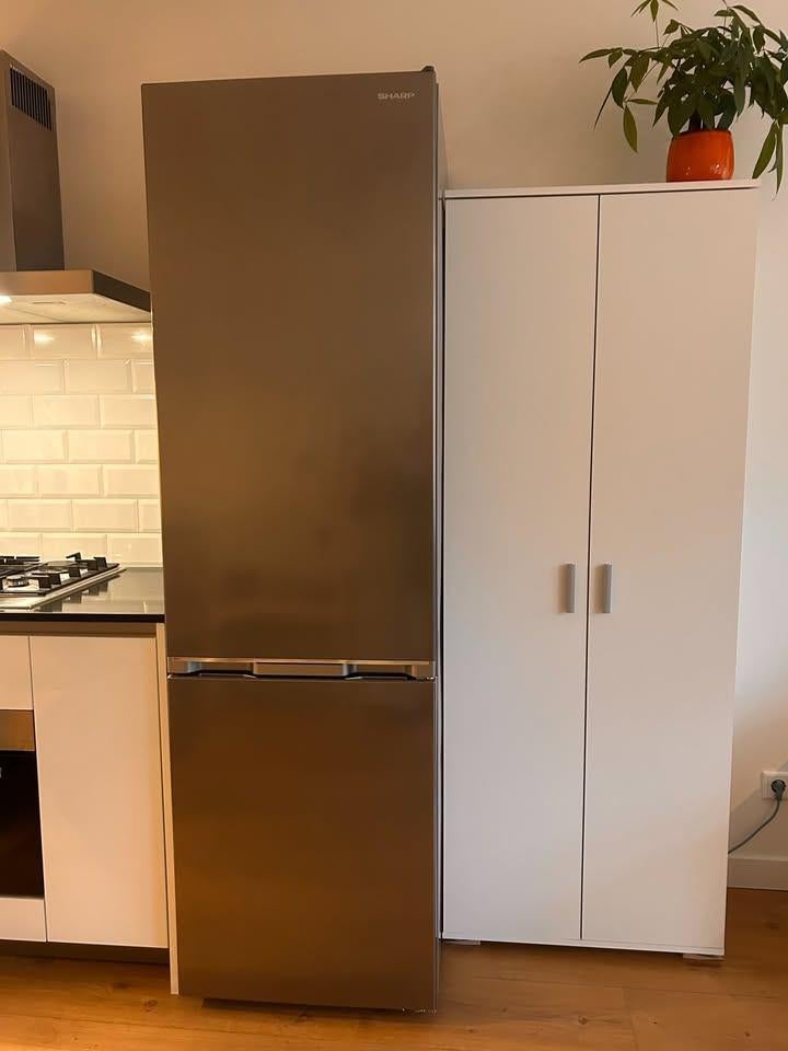 As new SHARP SJNBA32DMXPBEU Fridge/freezer, Ophalen, 200 liter of meer, 160 cm of meer, Zo goed als nieuw
