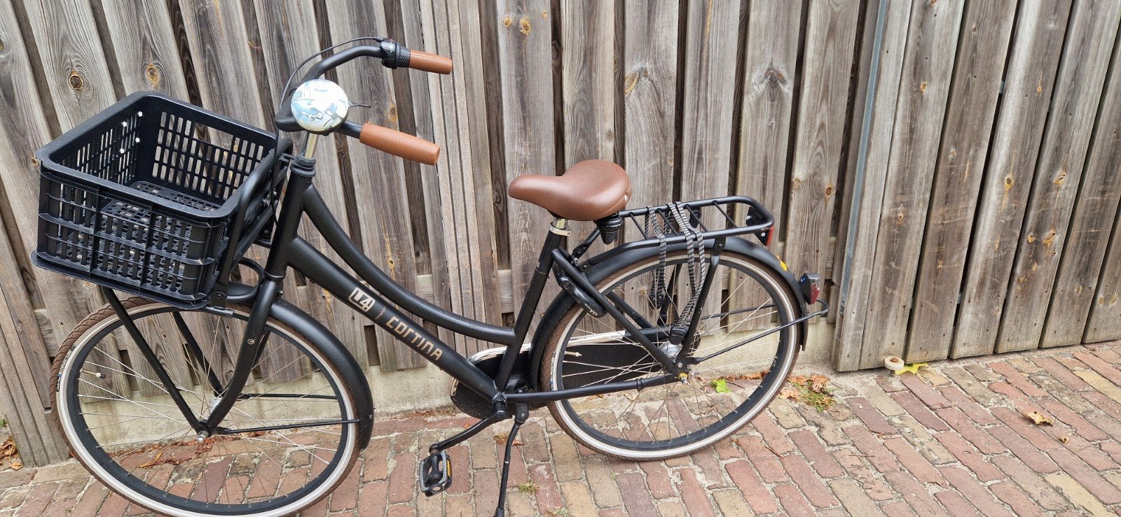 Cortina fiets 26 inch met Basilmand en AXA slot, Fietsen en Brommers, Fietsen | Dames | Damesfietsen, Minder dan 47 cm, Ophalen
