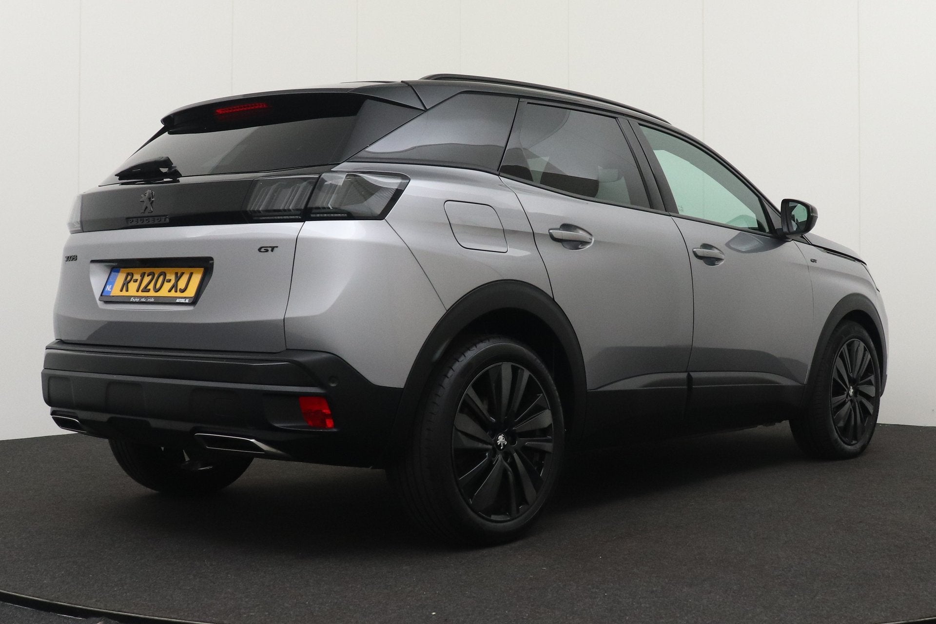Peugeot 3008 1.2T 131 PK Aut. GT Black-Pack Camera 19'LMV, Dealer onderhouden, Gebruikt, 1199 cc, Leder en Stof