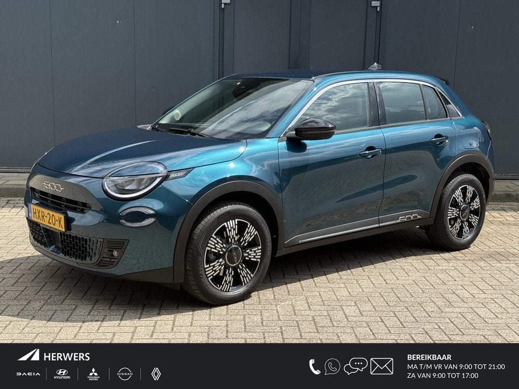 Fiat 600 Hybrid Urban Automaat / Navigatie via Android Auto/, Auto's, Fiat, Parkeersensor, 101 pk, Gebruikt, Euro 6