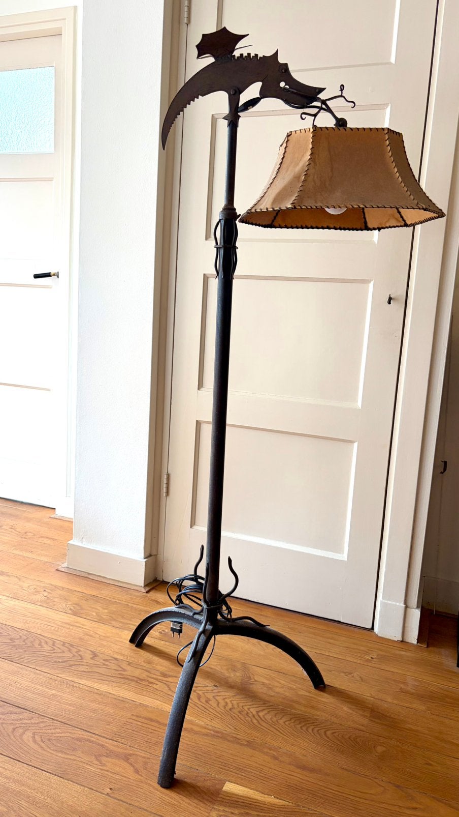 Antieke gietijzeren staande lamp uit Nederlands-Indië, Antiek en Kunst, Antiek | Lampen, Ophalen