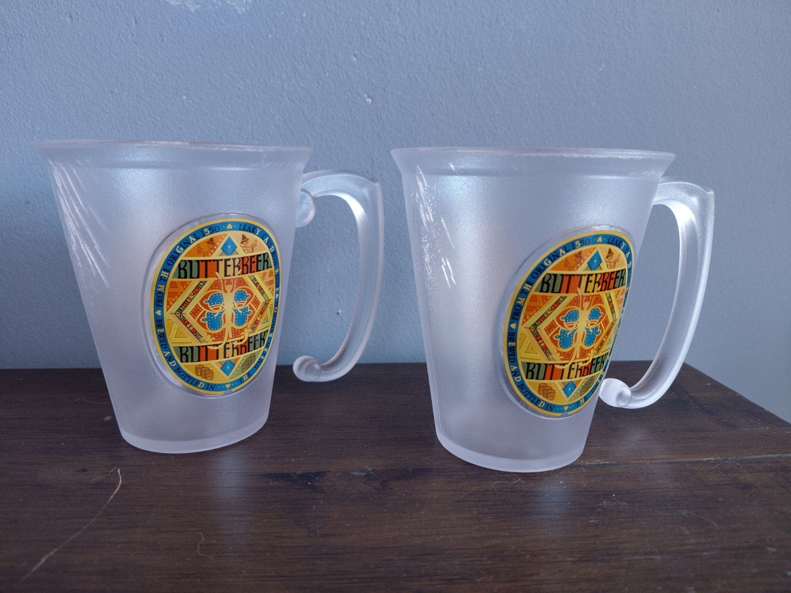 2x Officiële Harry Potter Butterbeer Souvenirbekers / Mokken, Ophalen of Verzenden, Gebruikt, Gebruiksvoorwerp