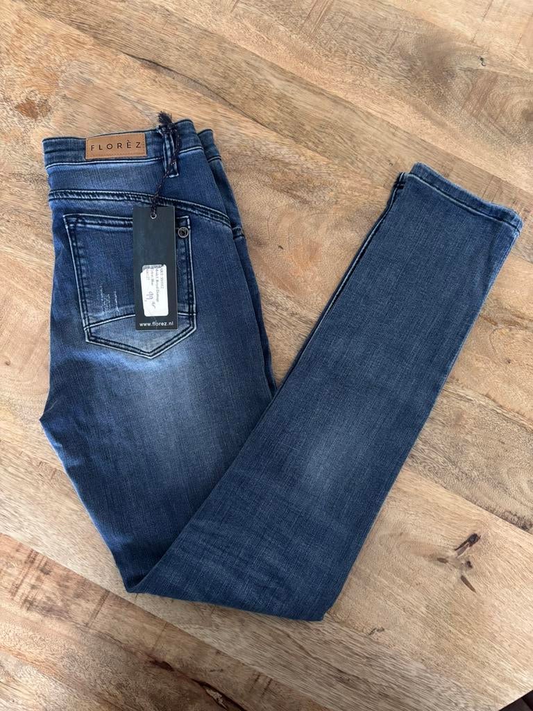Nieuw! FLORÈZ 'Royal Girlfriend' Jeans Blue – Maat 27, Kleding | Dames, Ophalen of Verzenden, Nieuw, Blauw, W27 (confectie 34) of kleiner