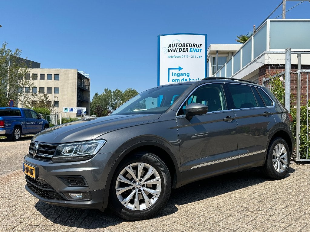 Volkswagen Tiguan 1.5 TSI | Comfortline Trekhaak LED CarPlay, Auto's, Stof, Zwart, 4 cilinders, 750 kg