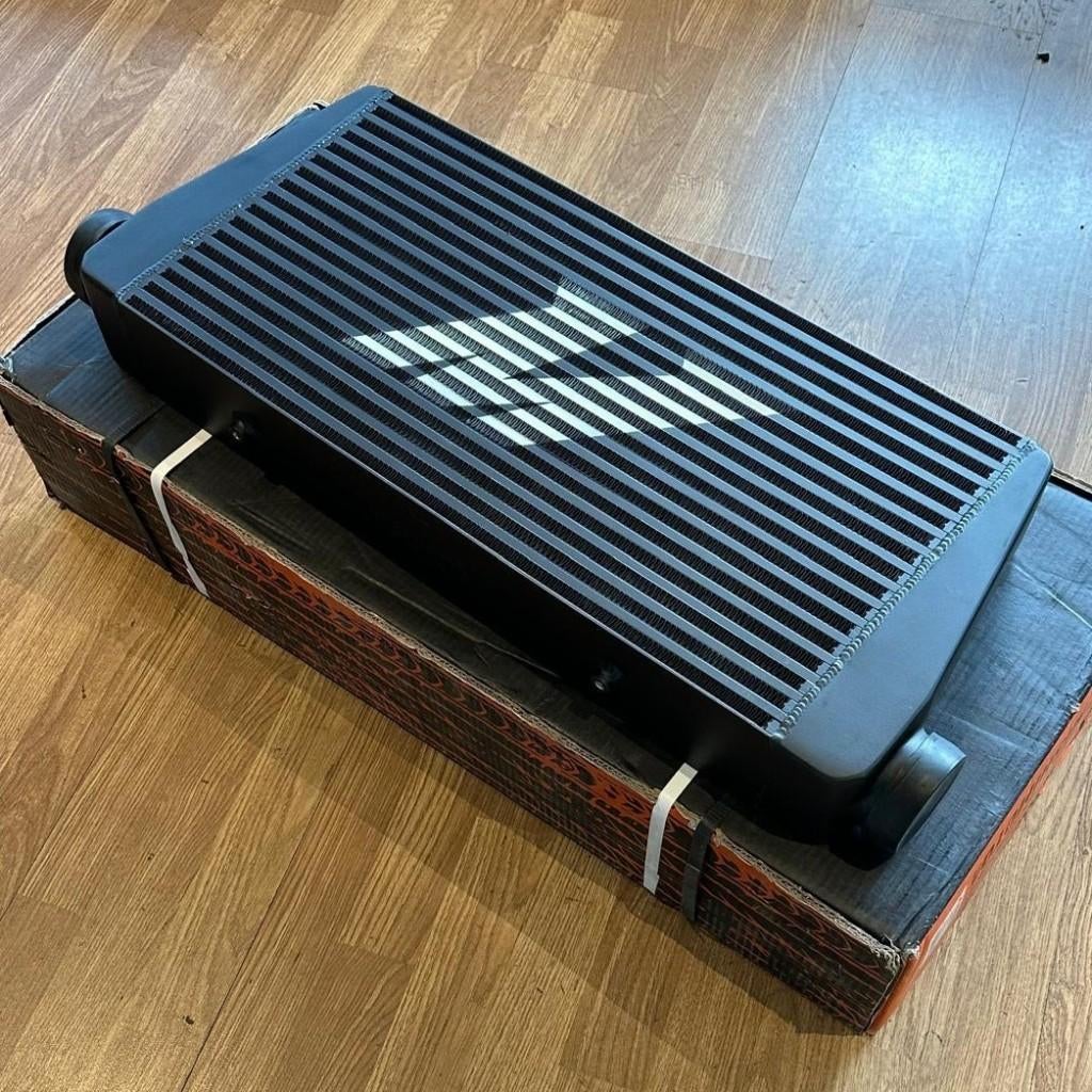 Mishimoto universele S-line Intercooler Zwart zilver goud