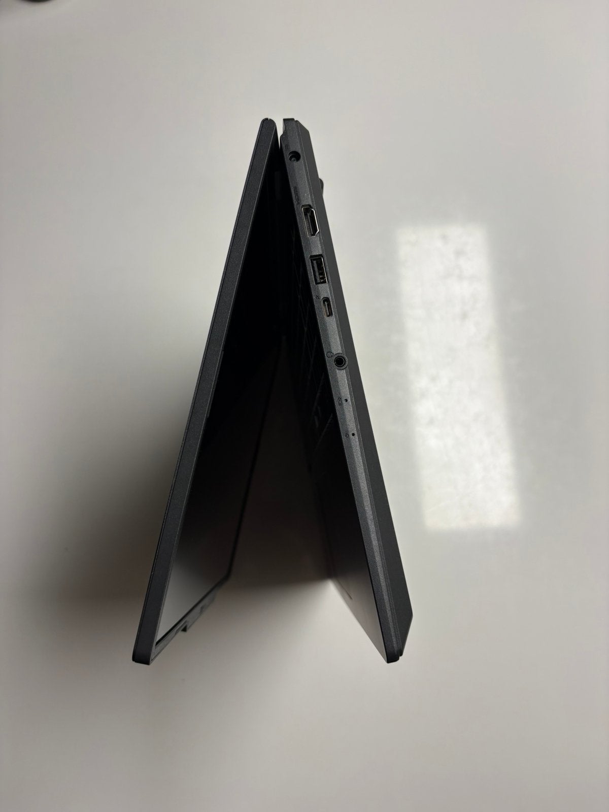 Foto 3 van MSI Venture 16 AI – 32GB RAM / 1TB SSD – zeer nette staat
