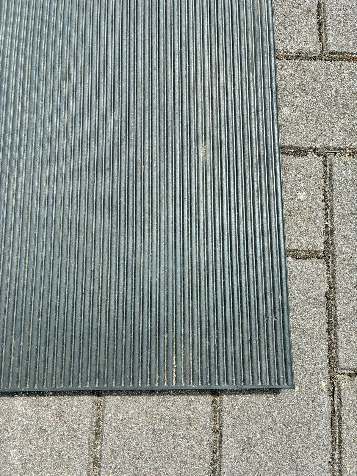 Stalmat/Rubberen mat 91x182 cm - nopjes/glad - speeltoestel, Ophalen, Gebruikt
