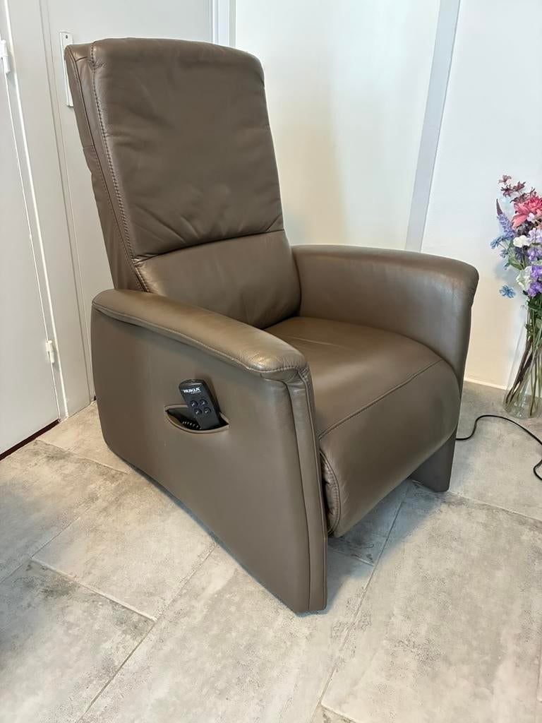 Te koop Elektrische relaxstoel, leer , HUKLA ., Huis en Inrichting, Fauteuils, Ophalen, Minder dan 75 cm, Leer, 50 tot 75 cm