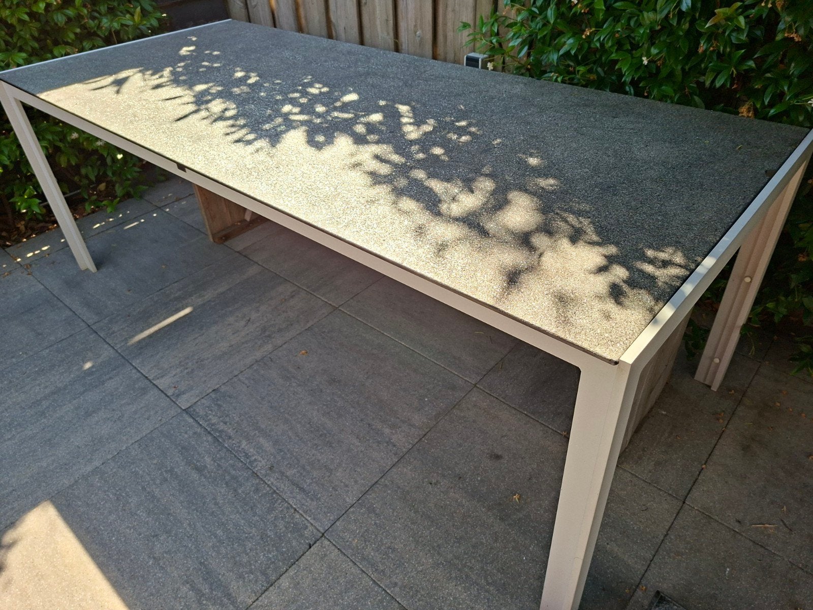 Glazen tuintafel 200x90 met wit aluminium onderstel, Tuin en Terras, Tuintafels, Ophalen, Gebruikt, Rechthoekig, Aluminium