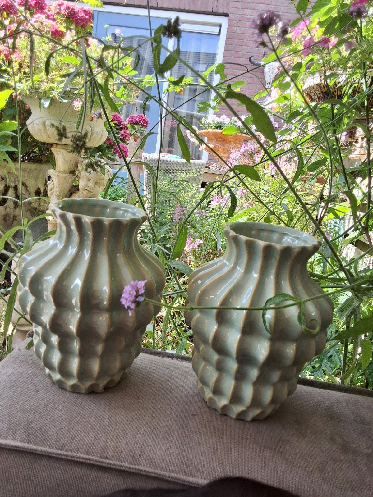 2 decoratieve vazen - mintgroen keramiek daan kromhout 20cm, Ophalen of Verzenden