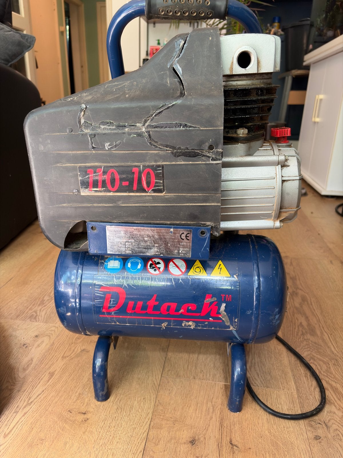 Dutach Compressor 110-10 (defect), Gebruikt, 10 bar of meer, Ophalen of Verzenden, Minder dan 200 liter/min