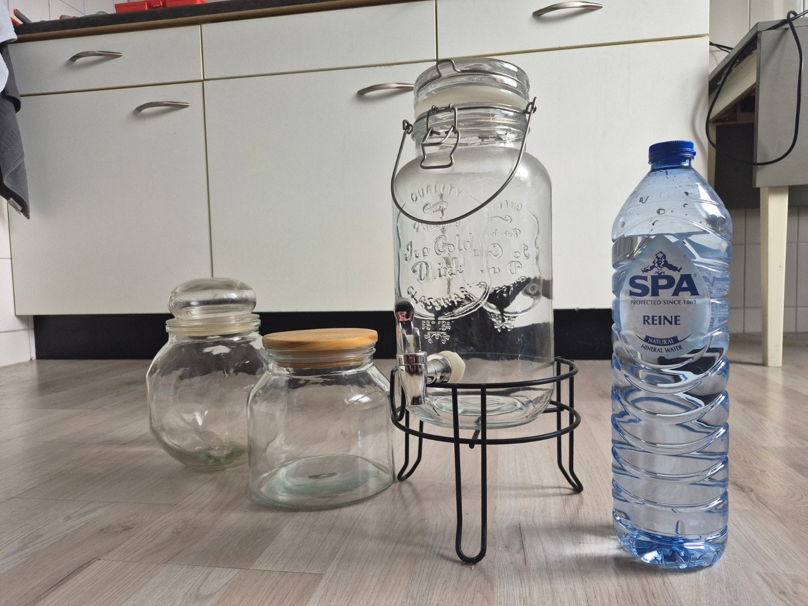 3 Glazen potten waarvan 1 met een kraantje, Ophalen of Verzenden
