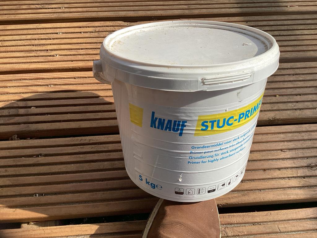 Knauf Stuc-Primer 6 liter - Voor sterk zuigende ondergronden, Doe-het-zelf en Verbouw, 5 tot 10 liter, Wit, Nieuw, Ophalen of Verzenden
