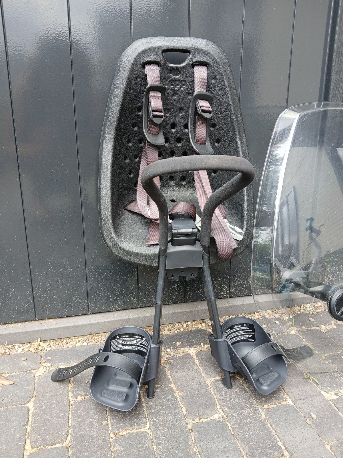 Yepp fietsstoeltje voor zgan, inclusief windscherm, Ophalen, Voetsteuntjes, Yepp, Zo goed als nieuw