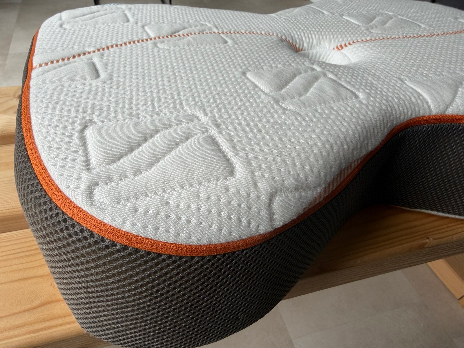 MLine Athletic Pillow - Zo goed als nieuw, Eenpersoons, Wit, Ademend, Ophalen of Verzenden