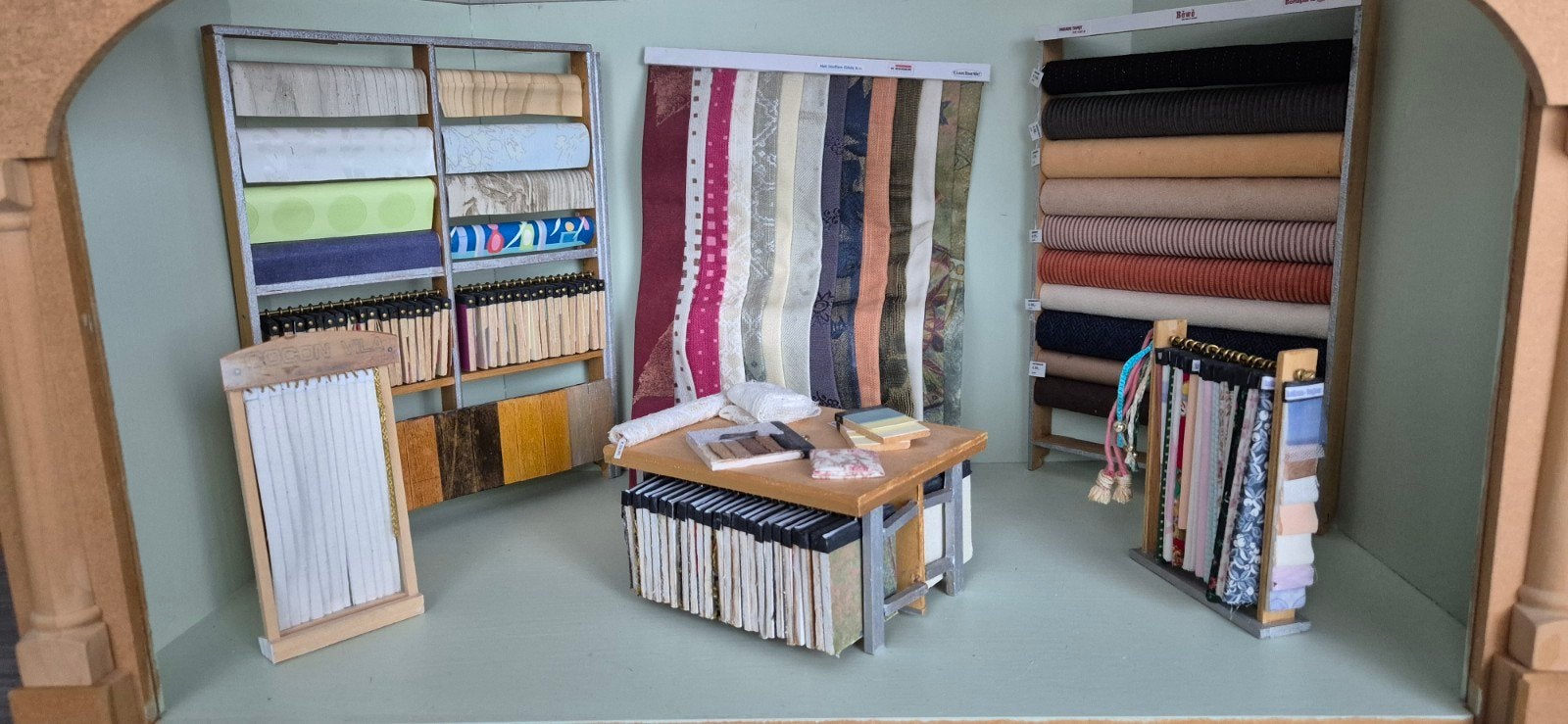 Miniatuur Woningstoffeerwinkel Poppenhuis Schaal 1:12, Ophalen of Verzenden, Zo goed als nieuw, Poppenhuis
