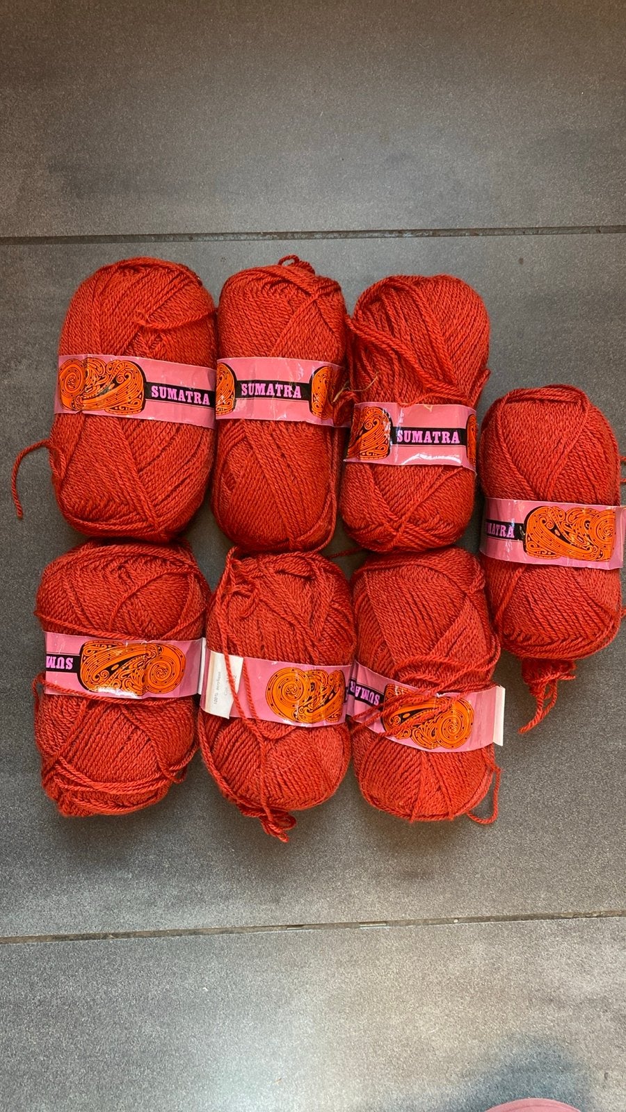 7 bollen Sumatra wol, rood, 50g per bol, Ophalen of Verzenden, Zo goed als nieuw, Breien of Haken, Wol of Garen