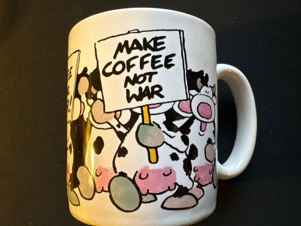 Leendert Jan Vis Paperclip mok – “Coffee is the Answer”, Huis en Inrichting, Ophalen of Verzenden, Zo goed als nieuw, Overige stijlen