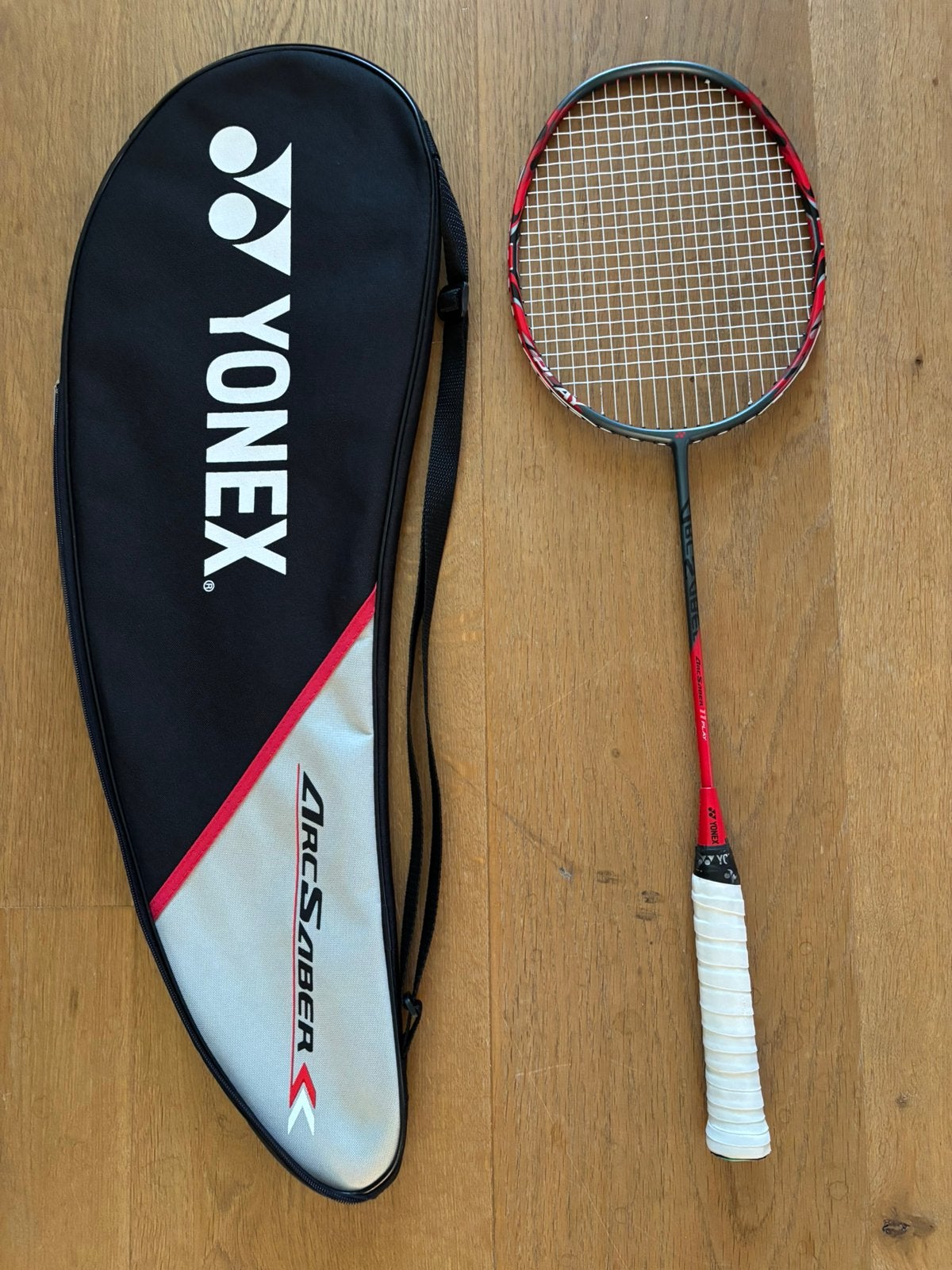 Arcsaber 11 play met hoes badminton racket, Ophalen of Verzenden, Zo goed als nieuw, Racket(s)