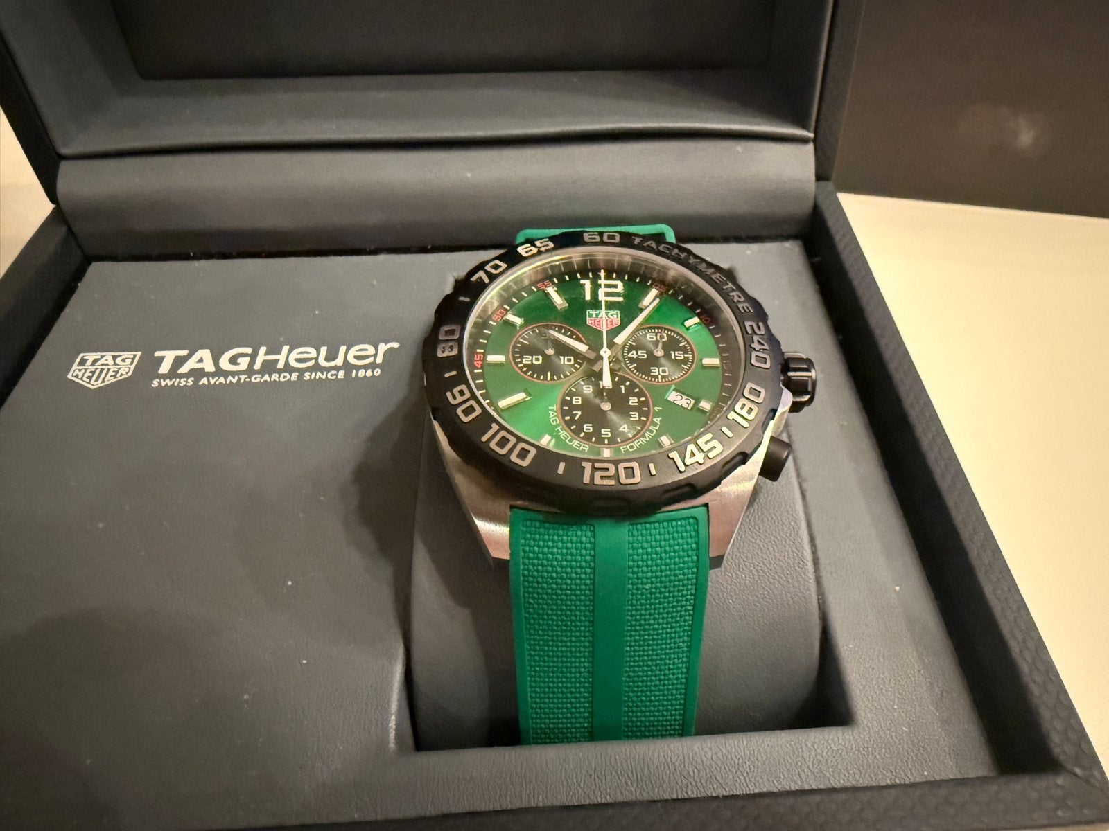 TAG Heuer Formula 1 Chronograph CAZ101AP.FT8056, Sieraden, Tassen en Uiterlijk, Horloges | Heren, Zo goed als nieuw, Polshorloge