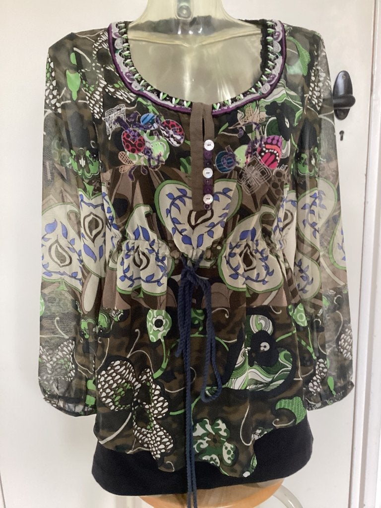 Vrolijke ( mos) groene Desigual top met versieringen mt M, Kleding | Dames, Tops, Maat 38/40 (M), Ophalen of Verzenden, Zo goed als nieuw