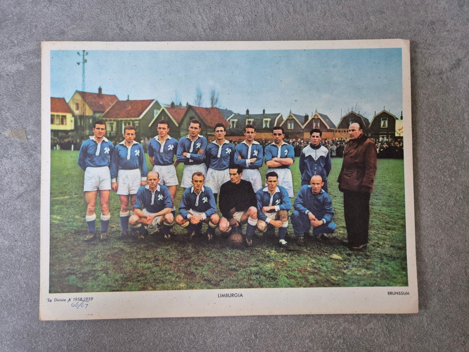 Voetbalplaat Esso 1958/59 Limburgia, Verzamelen, Sportartikelen en Voetbal, Ophalen of Verzenden, Poster, Plaatje of Sticker