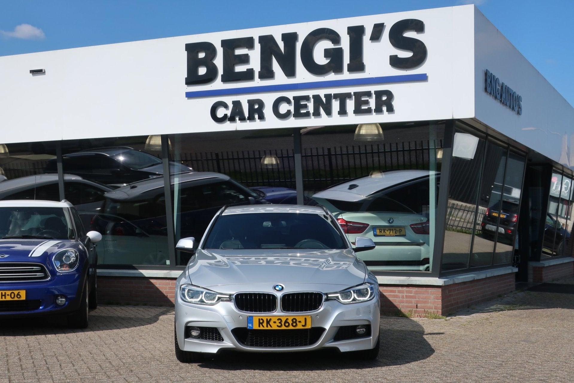 BMW 3-serie Touring 318i Corp Lease Hig Exe. M-Sport LED_LED, Auto's, BMW, Automaat, Gebruikt, Automatische klimaatregeling, 1465 kg