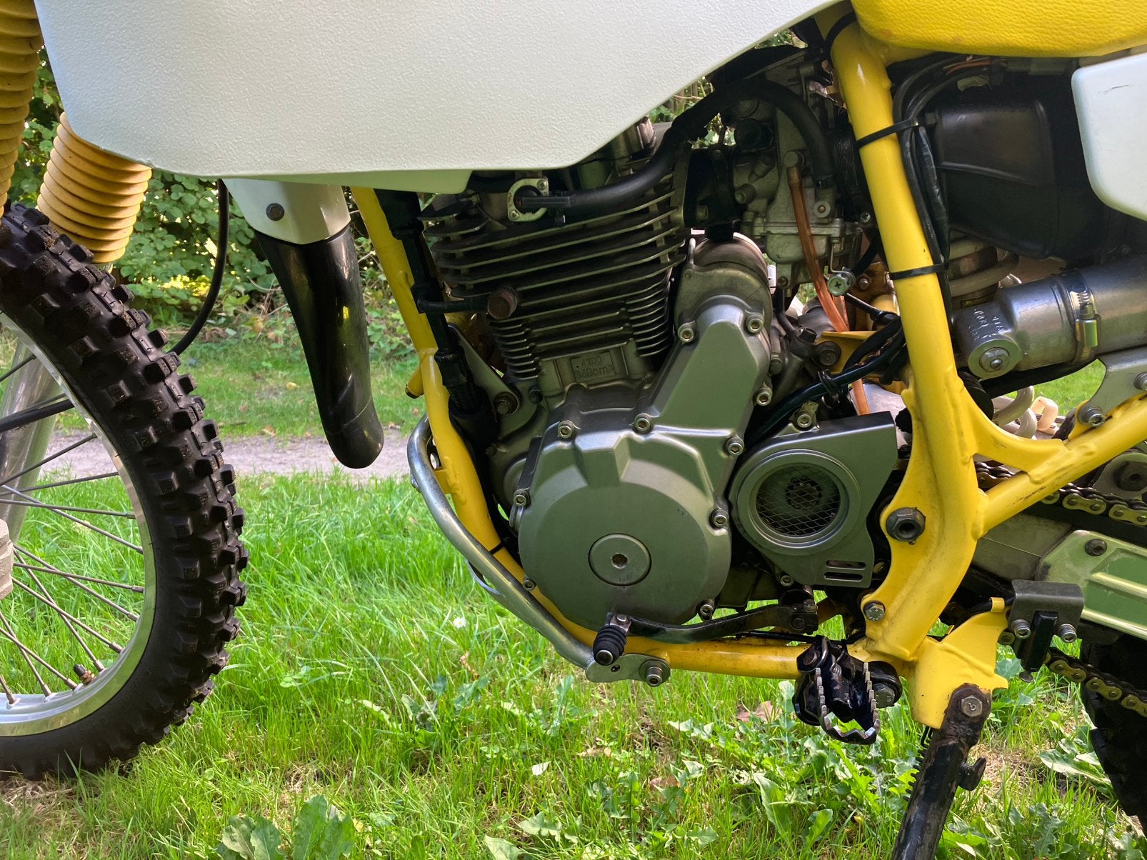 Foto 11 van Suzuki DR350se vintage enduro met elektrische start!